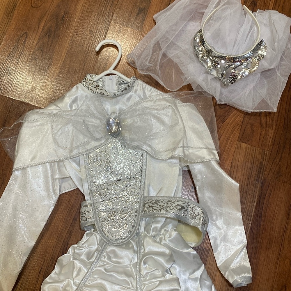 Wedding dress for little girls, NWOT, size S(4-6)